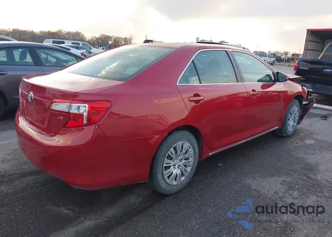 2014 Toyota Camry Le z USA, uszkodzony, nr VIN 4T1BF1FK9EU778234